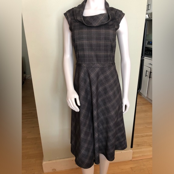 Tahari Gray Plaid Fit and Flare Cowl Neck Cap Sleeve Dress 6 - Picture 1 of 6